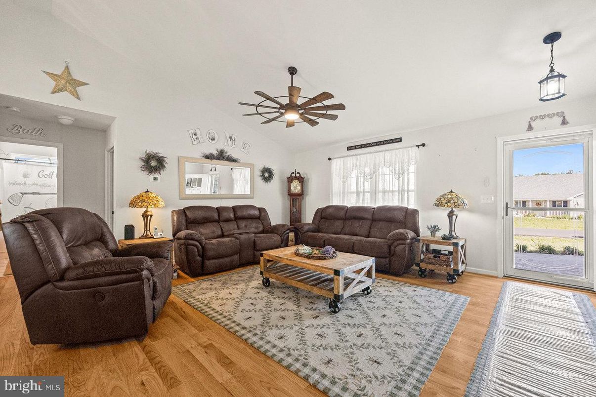 Interior, Living room, Pendant Lights, Wood Texture Flooring