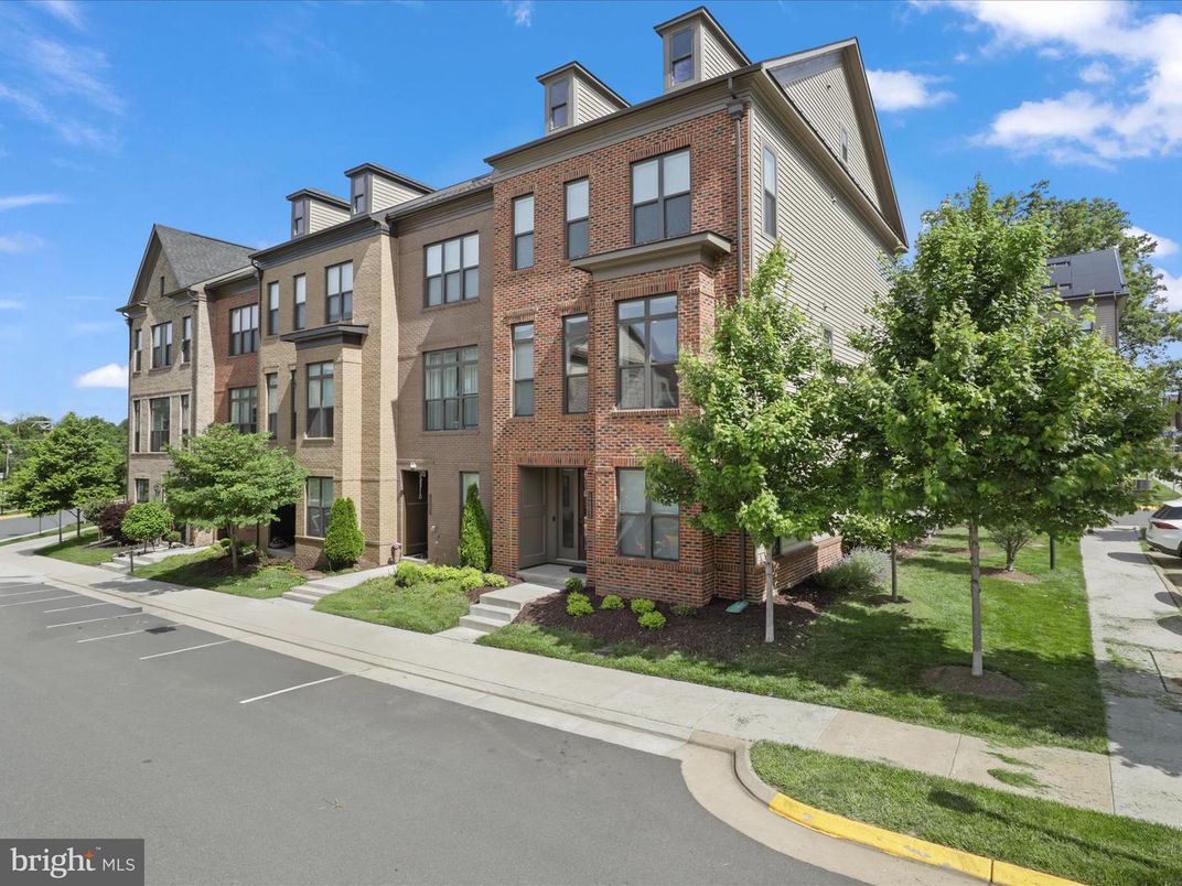 Exterior, Facade, Brick Facade, Rowhouse