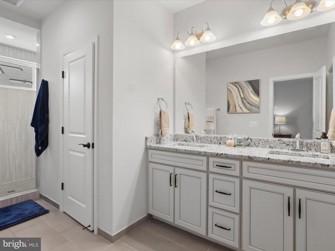Bathroom, Dual Sink Vanities, Interior, Recessed Lighting