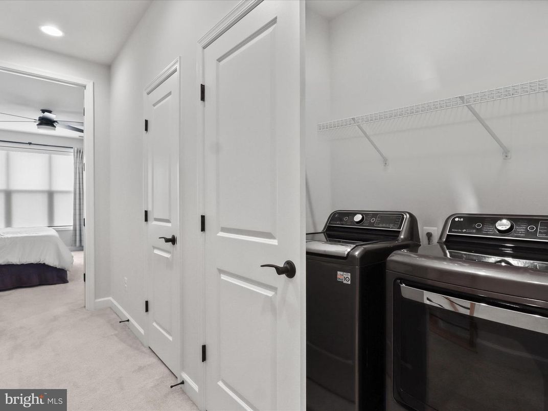 Bedroom, Interior, Recessed Lighting, Washer