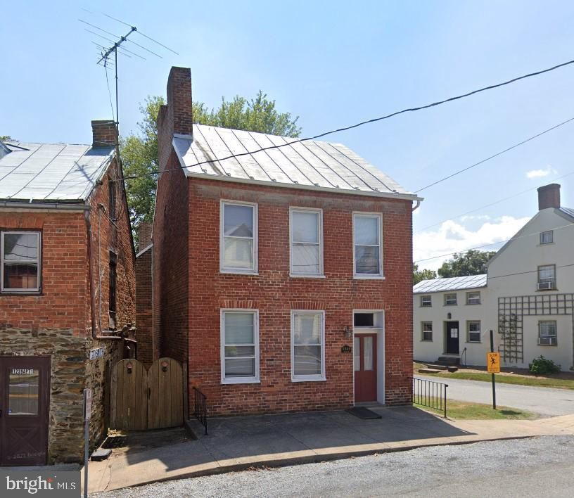 Exterior, Facade, Brick Facade, Georgian