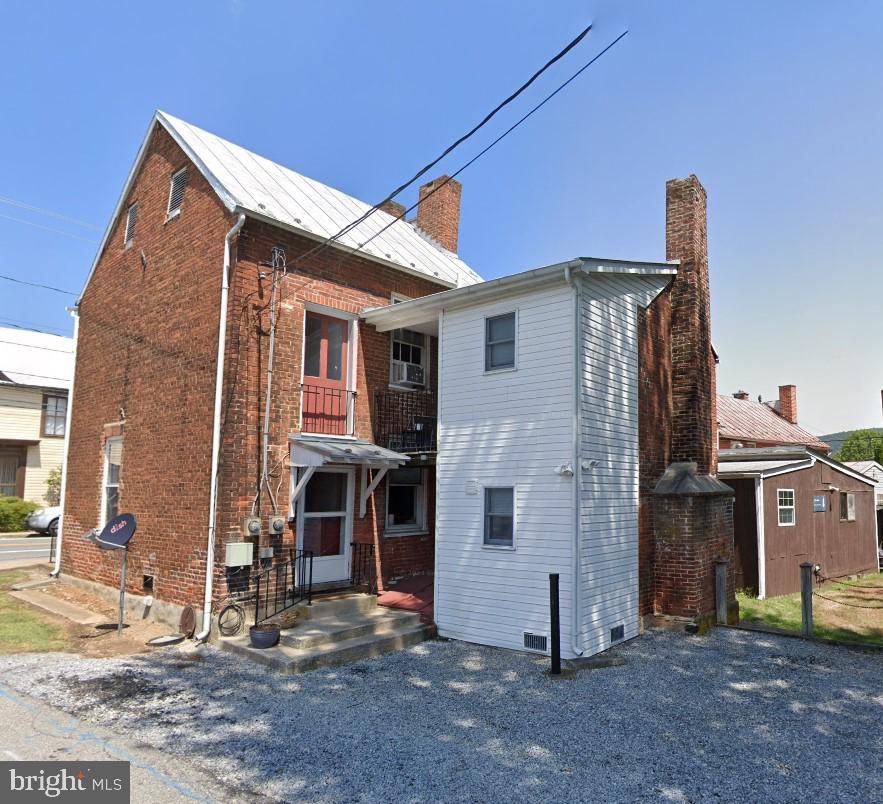 Exterior, Facade, Brick Facade, Cape Cod