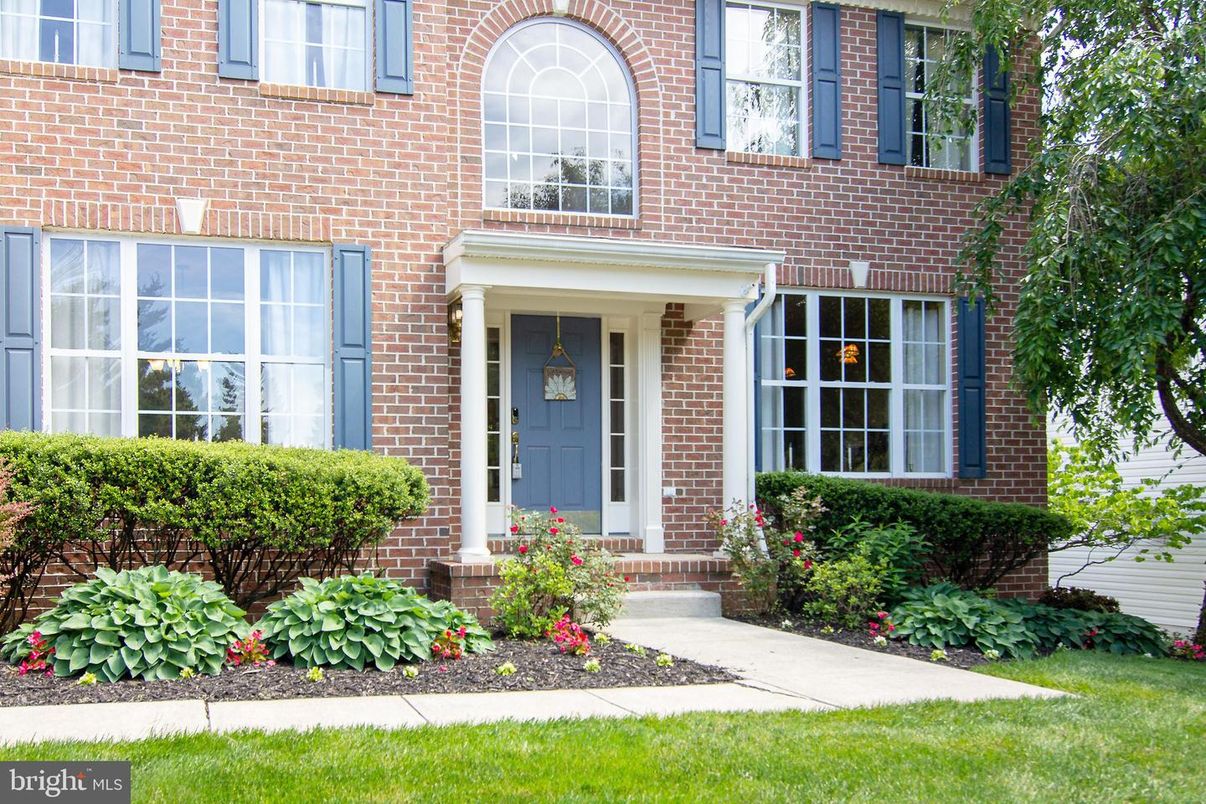 Exterior, Facade, Brick Facade, Rowhouse
