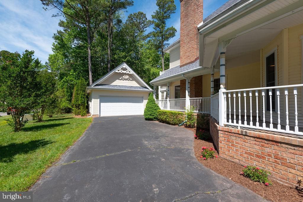Detached Garage, Exterior