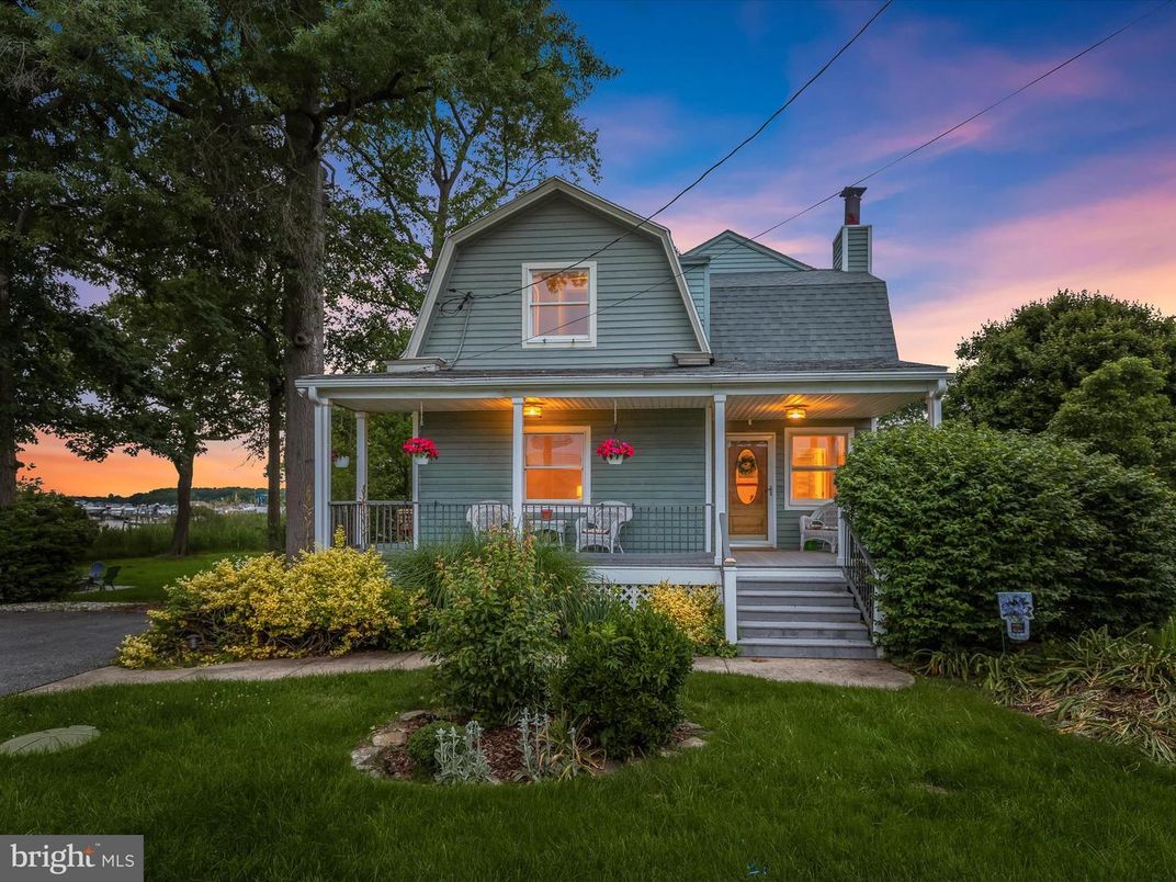 Exterior, Facade, Queen Anne Victorian