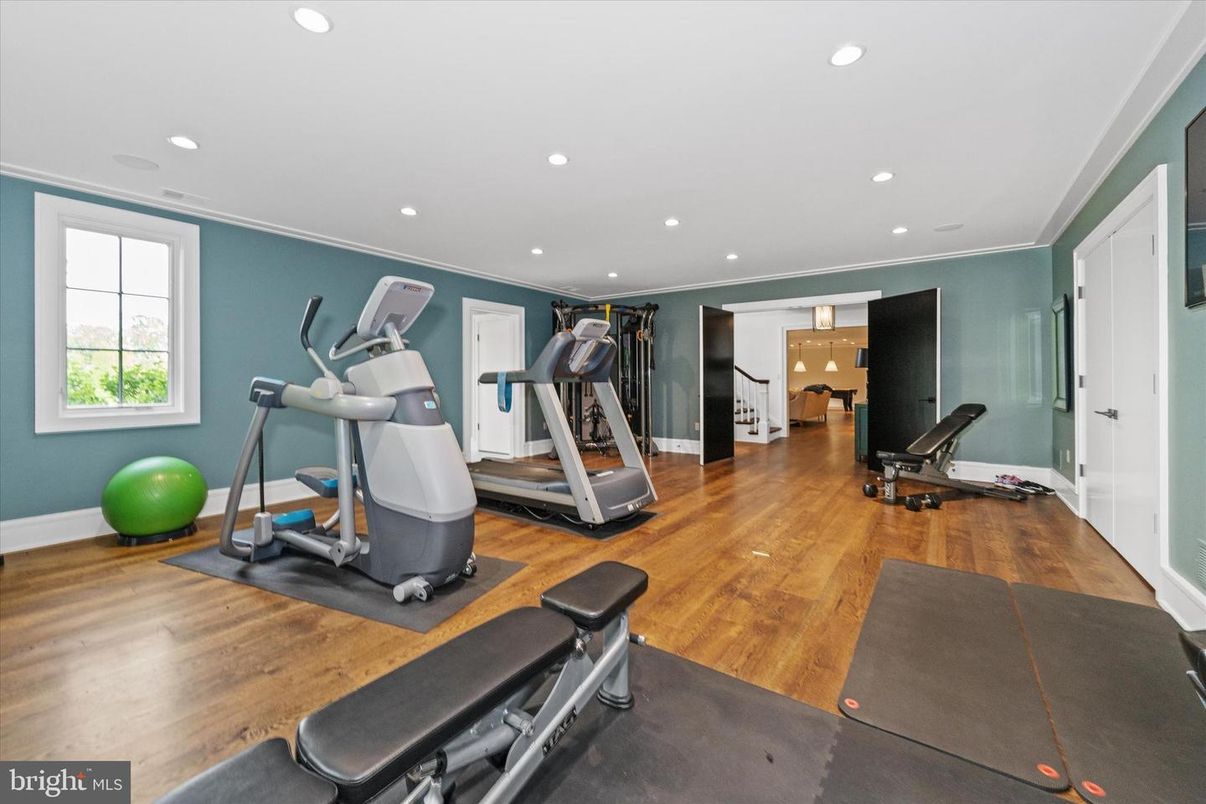 Fitness Equipment, Interior, Recessed Lighting, Wood Texture Flooring