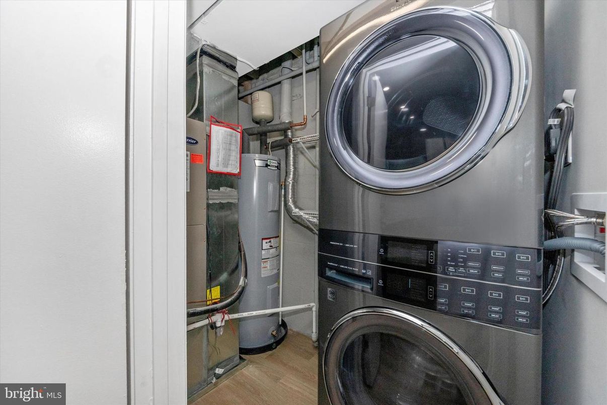 Interior, Washer, Wood Texture Flooring