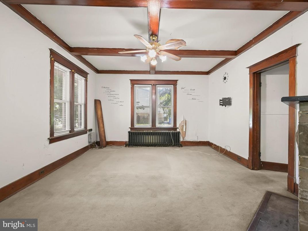 Empty room, Interior, Wooden Beams