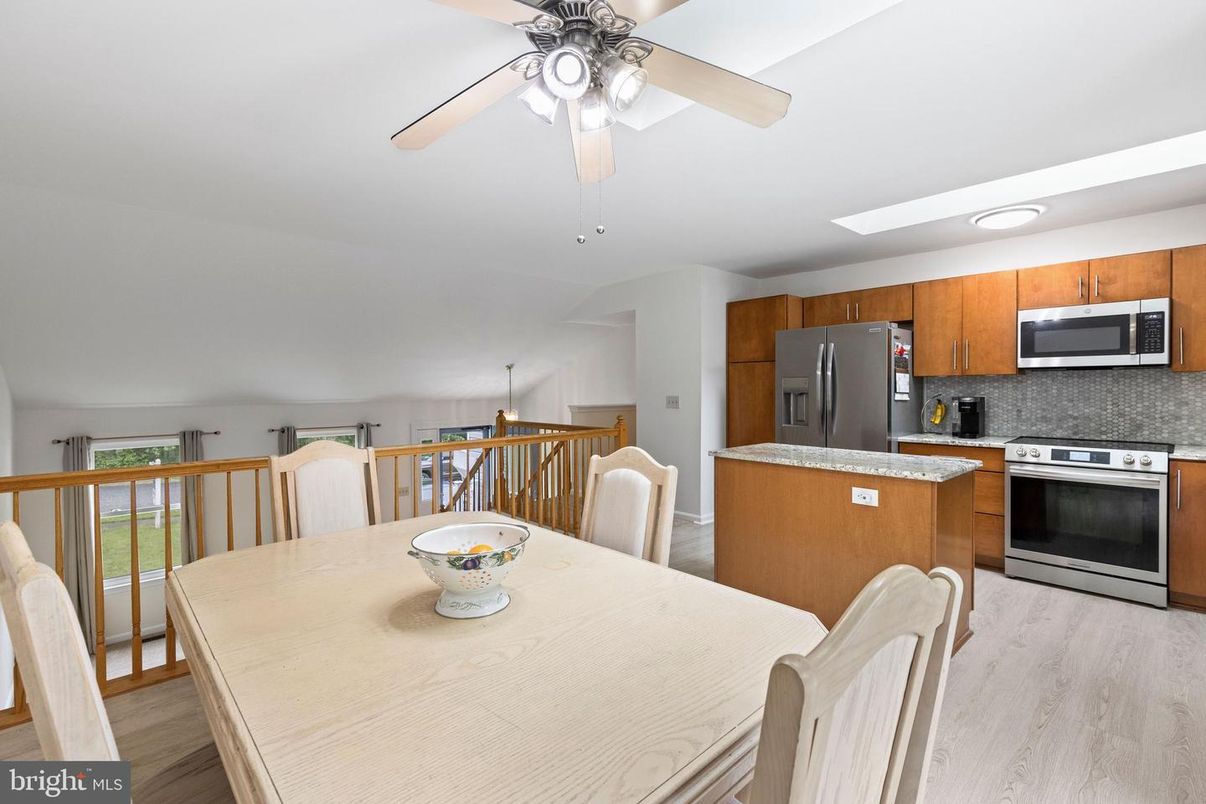 Dining room, Interior, Kitchen, Stainless Steel Appliances, Wood Texture Flooring