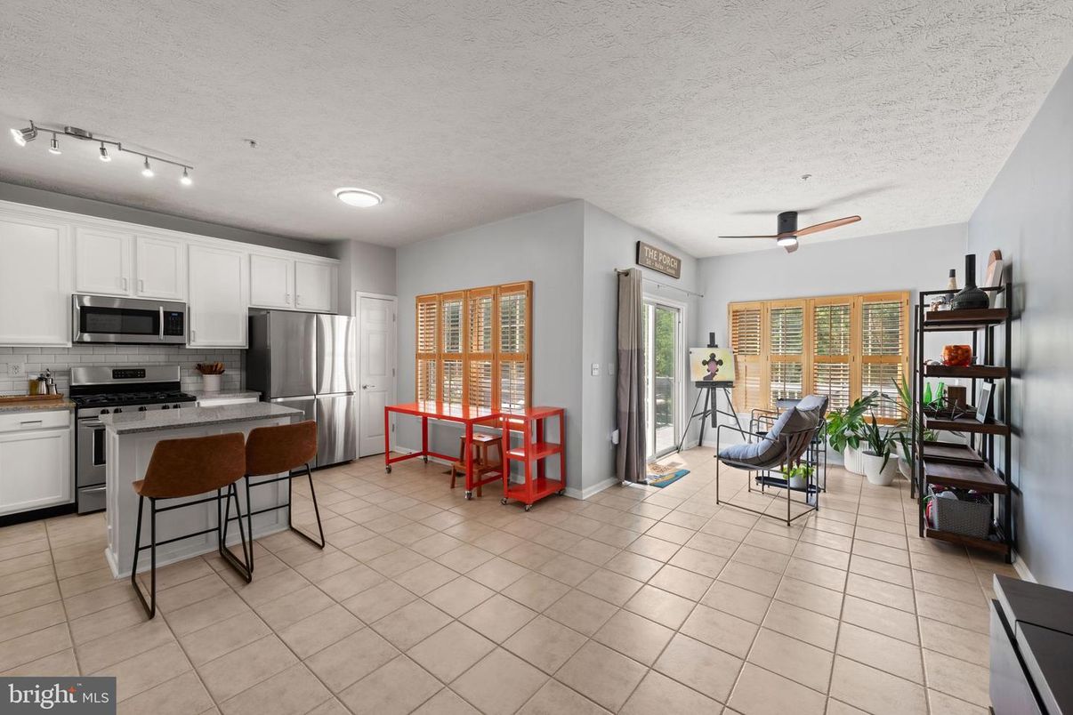 Dining room, Interior, Kitchen, Recessed Lighting, Stainless Steel Appliances
