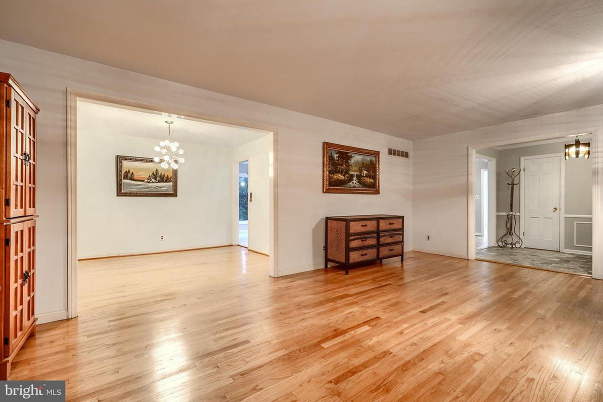 Empty room, Interior, Pendant Lights, Wood Texture Flooring