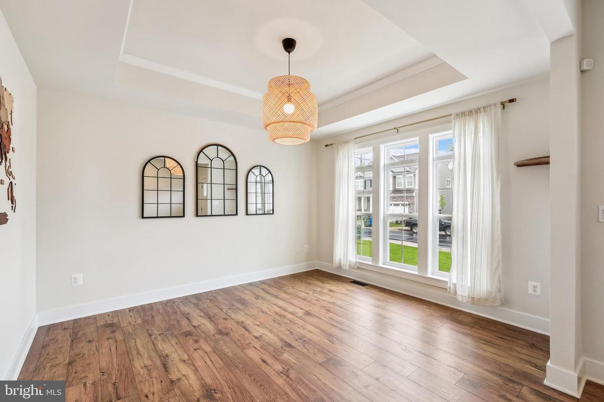 Empty room, Interior, Pendant Lights, Wood Texture Flooring