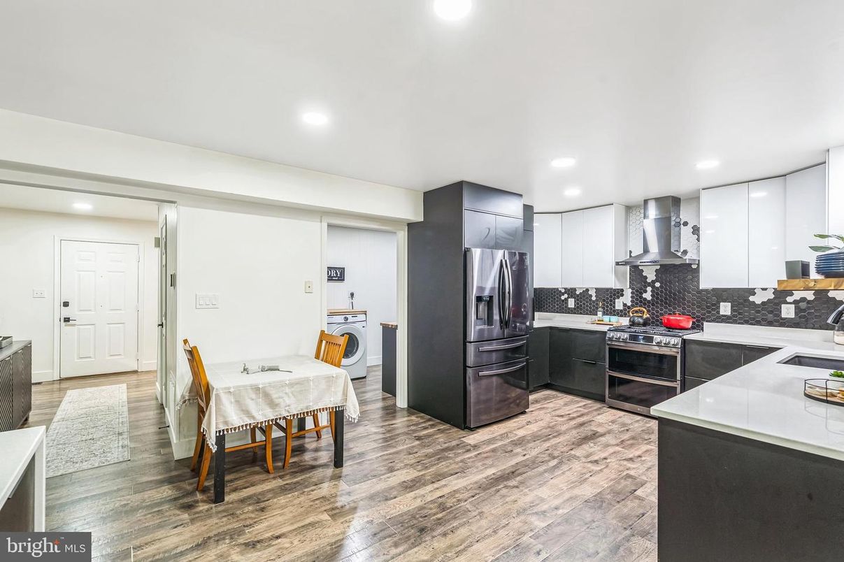 Dining room, Interior, Kitchen, Recessed Lighting, Wood Texture Flooring