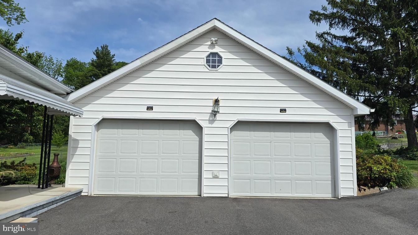 Detached Garage, Exterior