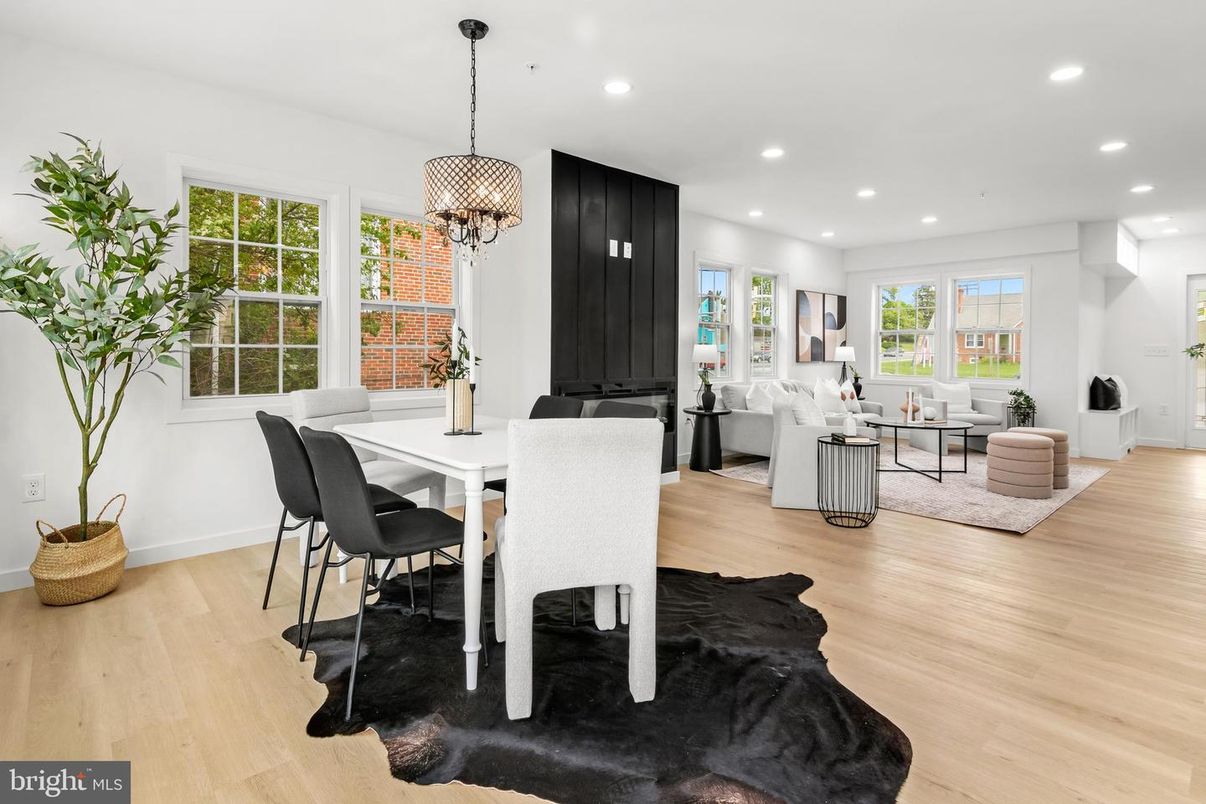 Dining room, Interior, Living room, Pendant Lights, Recessed Lighting, Wood Texture Flooring