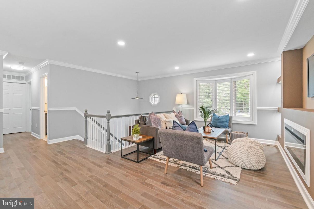 Fireplace, Interior, Living room, Pendant Lights, Recessed Lighting, Wood Texture Flooring