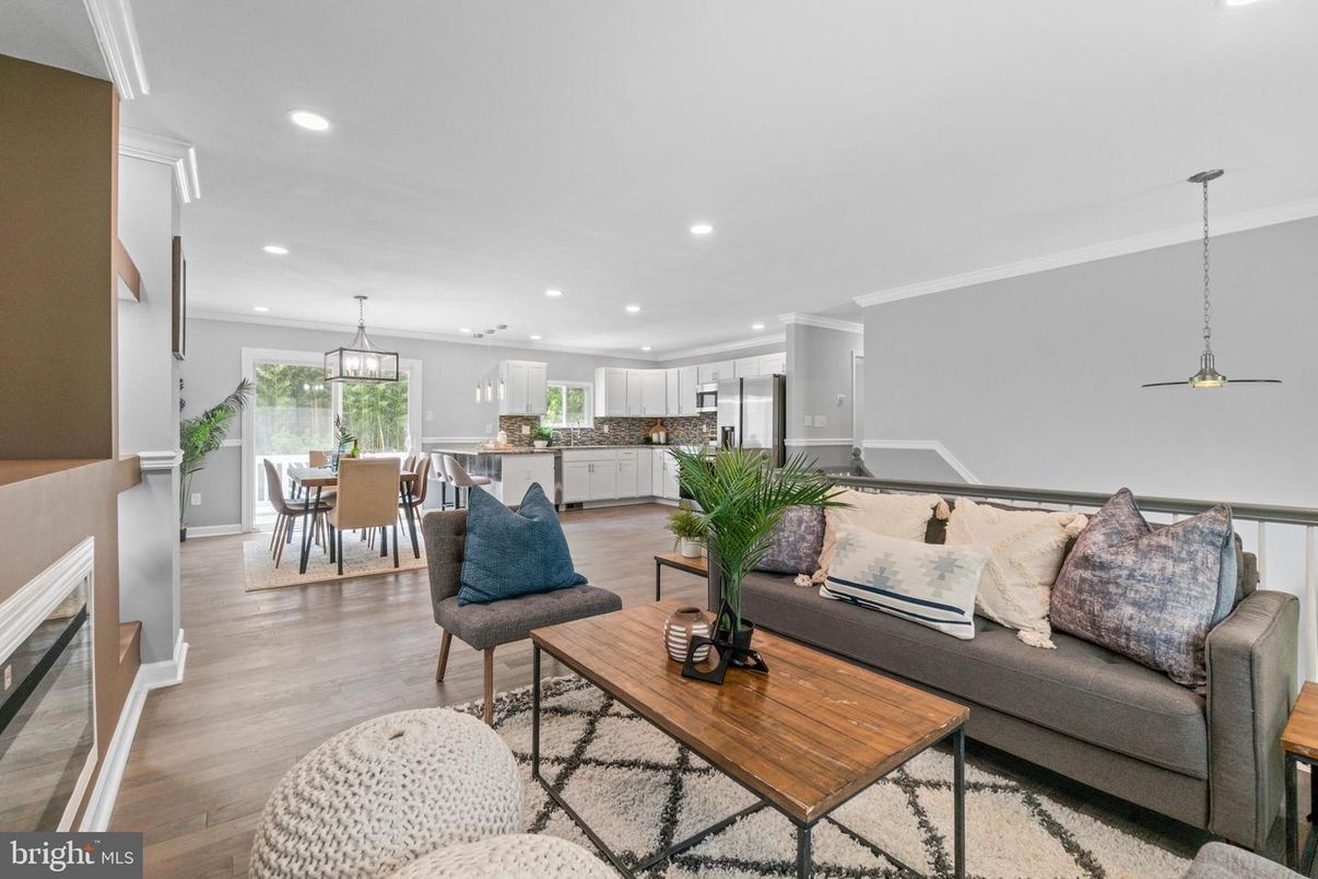 Dining room, Interior, Kitchen, Living room, Pendant Lights, Recessed Lighting, Wood Texture Flooring