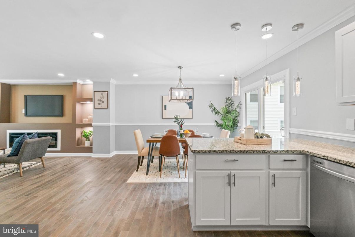 Dining room, Interior, Kitchen, Pendant Lights, Recessed Lighting, Wood Texture Flooring