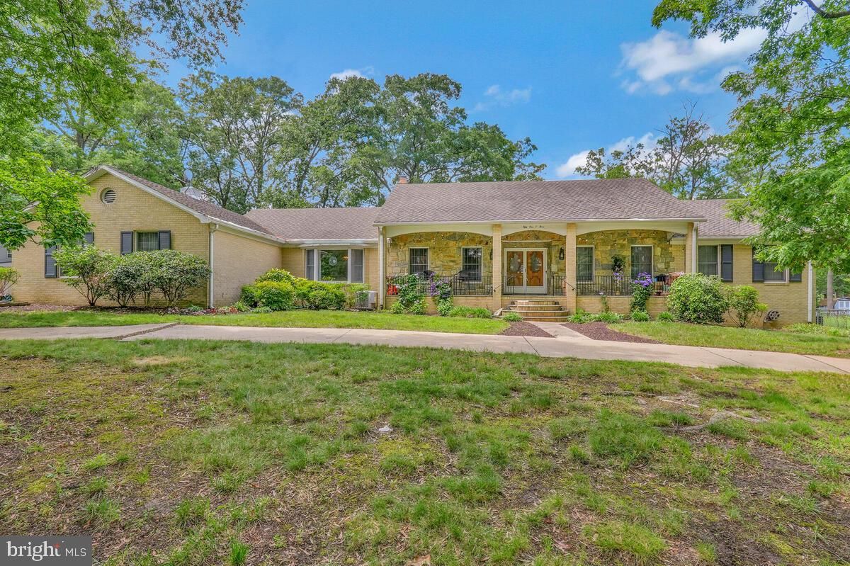 Backyard, Exterior, Facade, Ranch