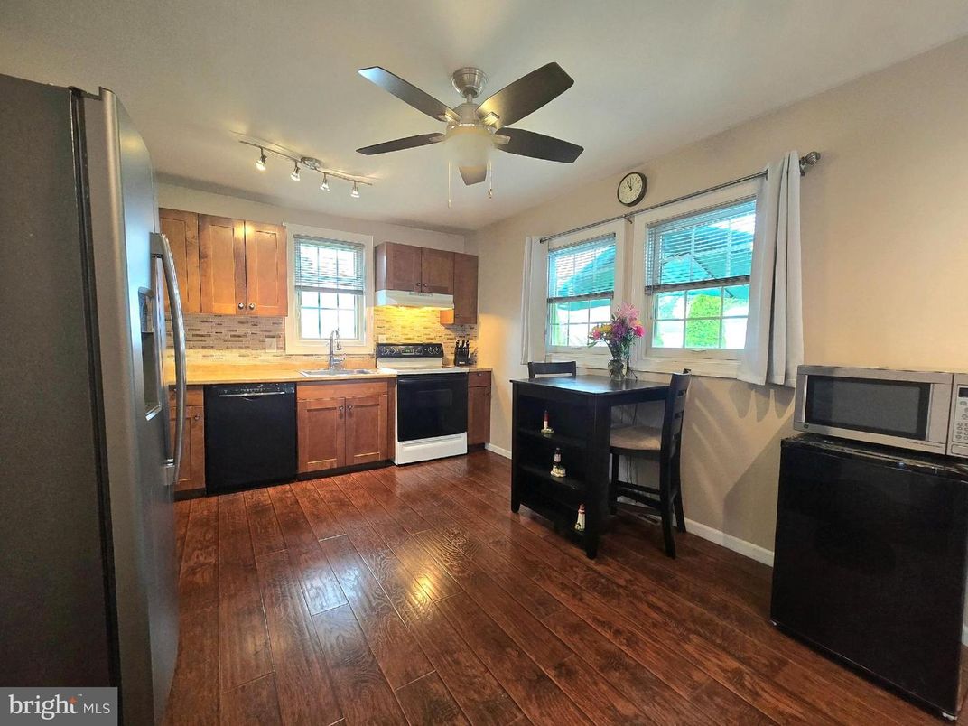 Interior, Kitchen, Wood Texture Flooring
