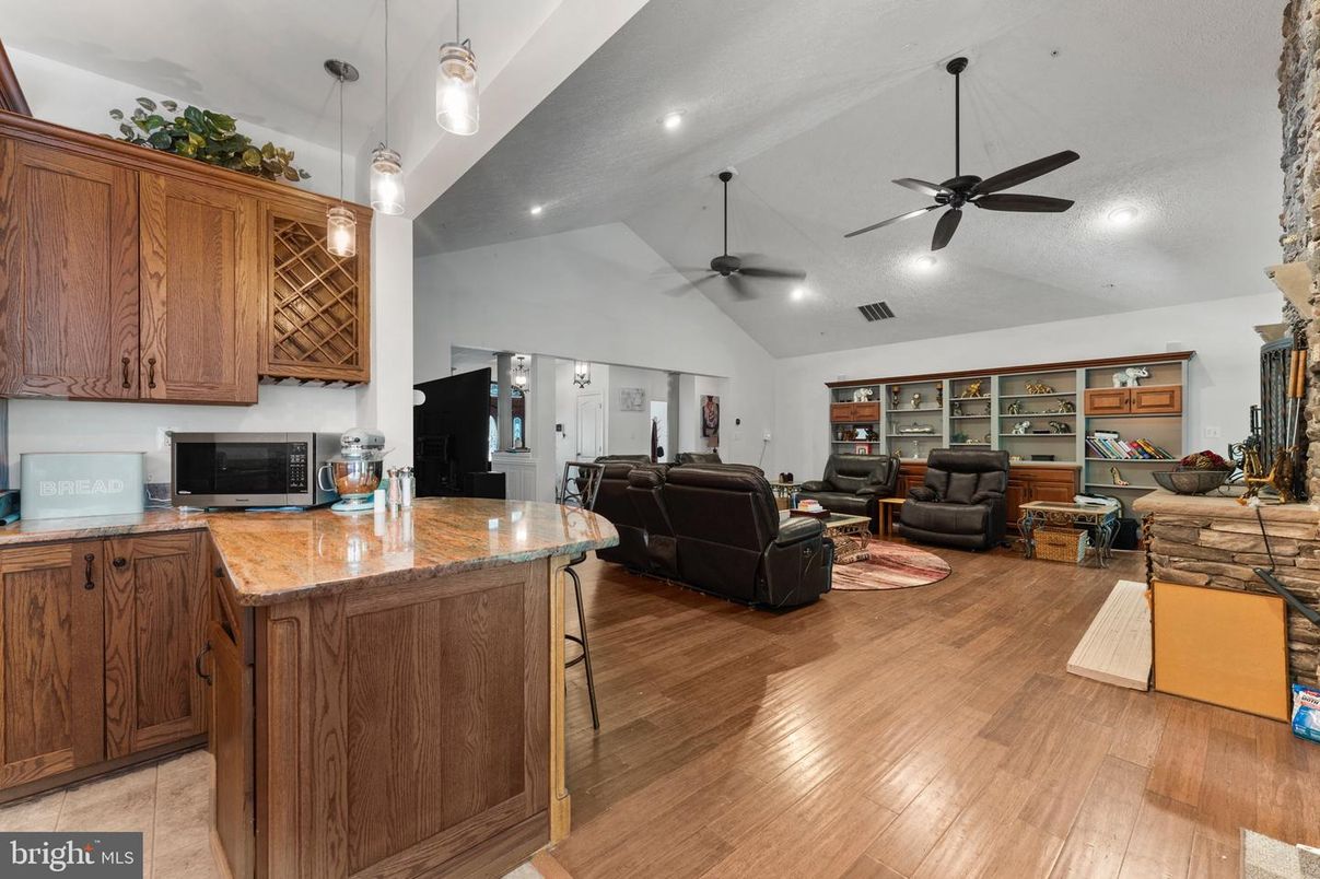 Interior, Living room, Pendant Lights, Recessed Lighting, Wood Texture Flooring