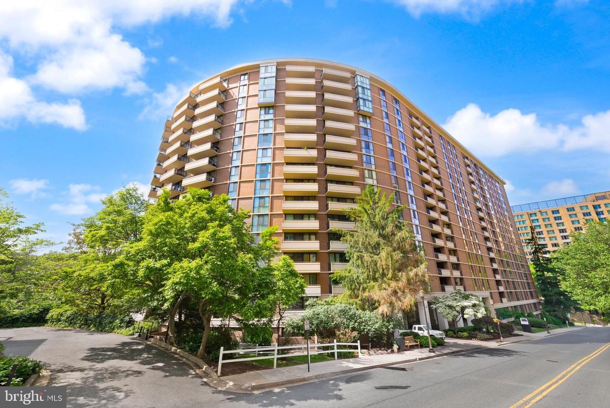 Exterior, Facade, Condo Building