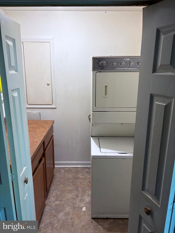 Interior, Kitchen, Utility Closets, Washer