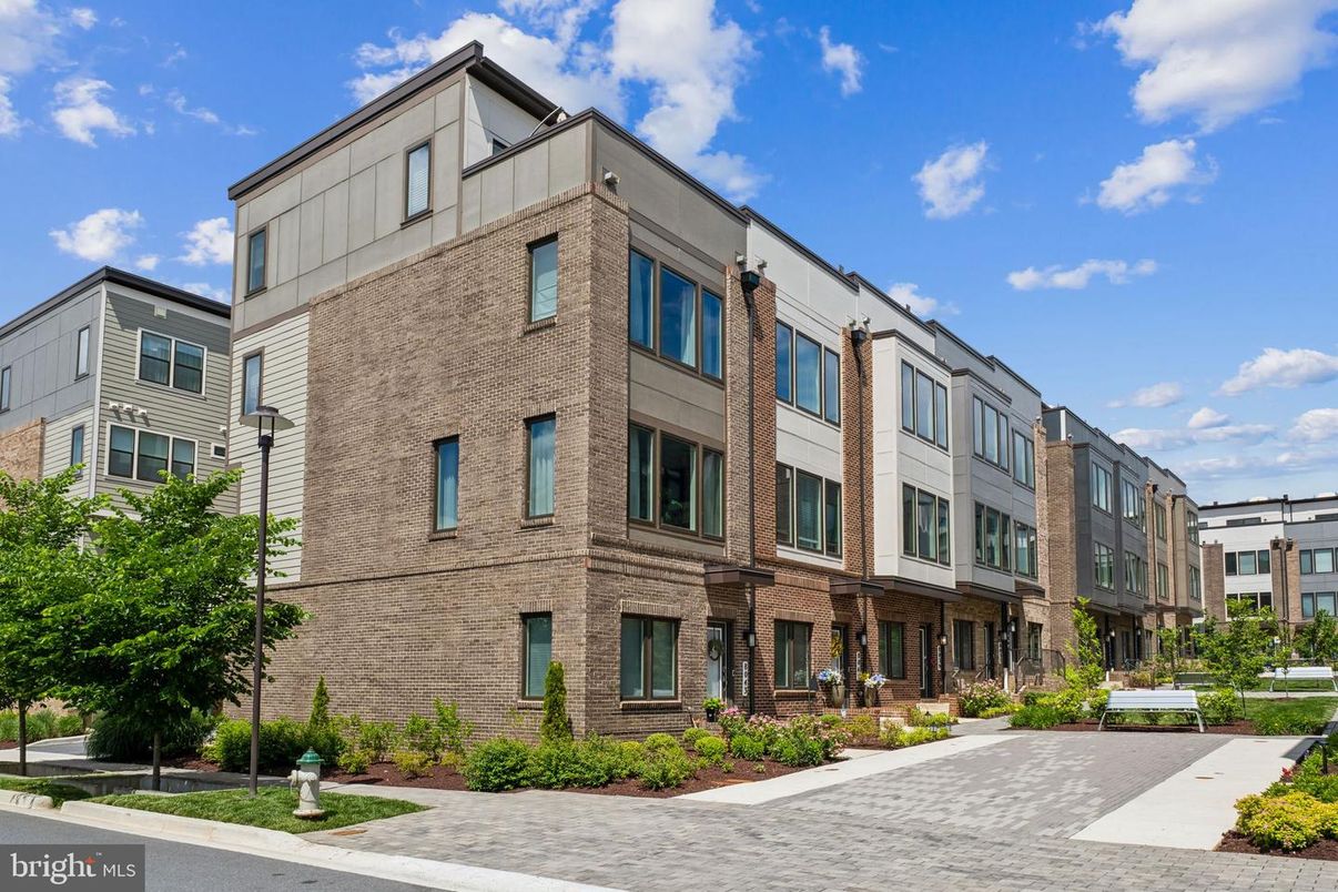 Exterior, Facade, Brick Facade, Rowhouse