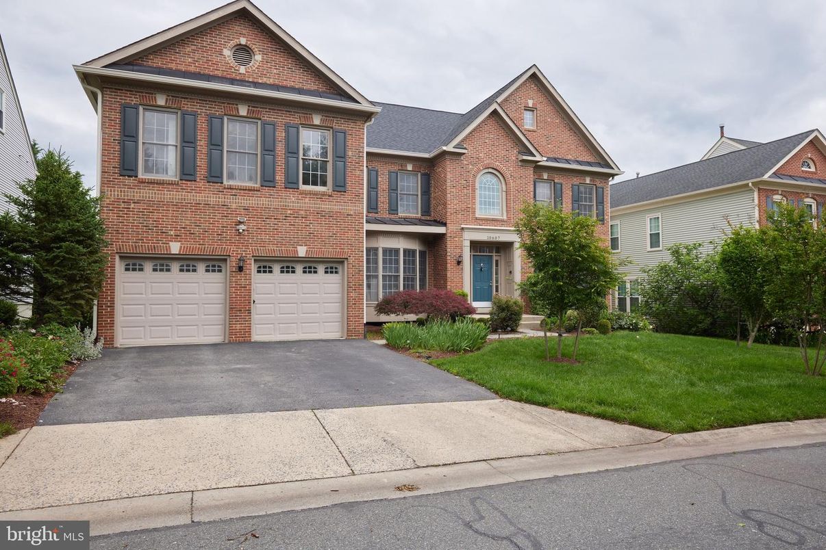 Attached, Exterior, Facade, Brick Facade, Brick Traditional