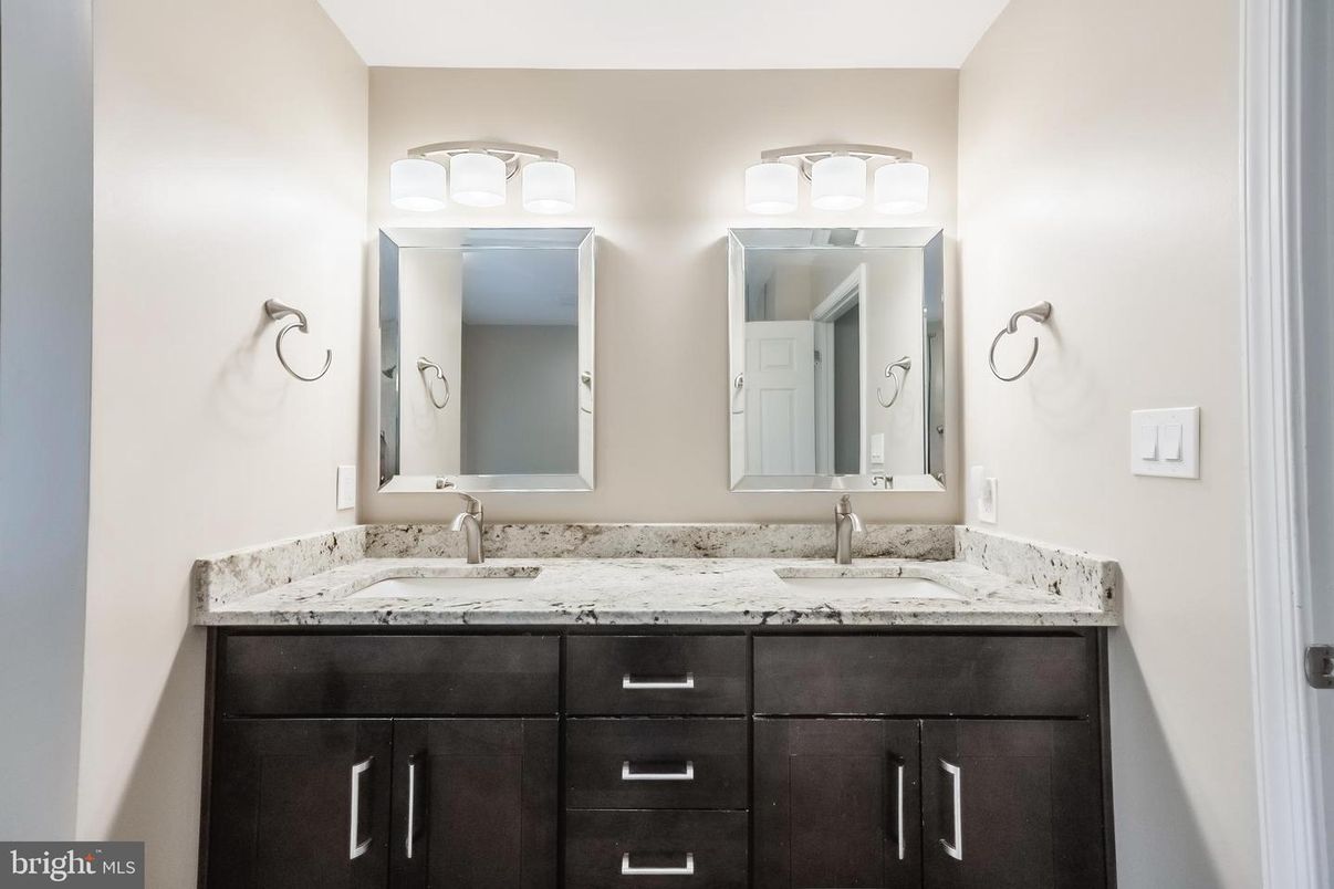 Bathroom, Dual Sink Vanities, Interior