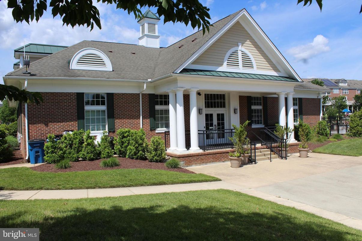 Exterior, Facade, Brick Facade, Ranch