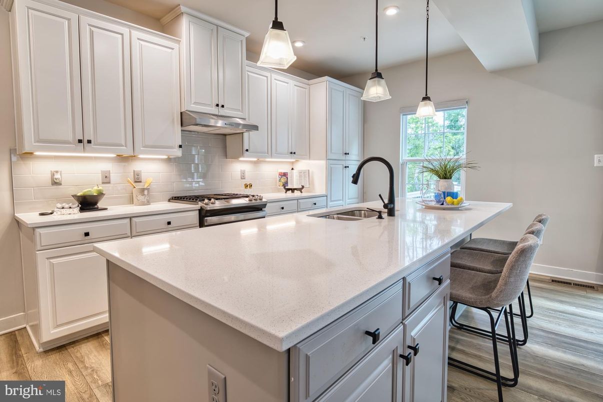Interior, Kitchen, Pendant Lights, Recessed Lighting, Wood Texture Flooring