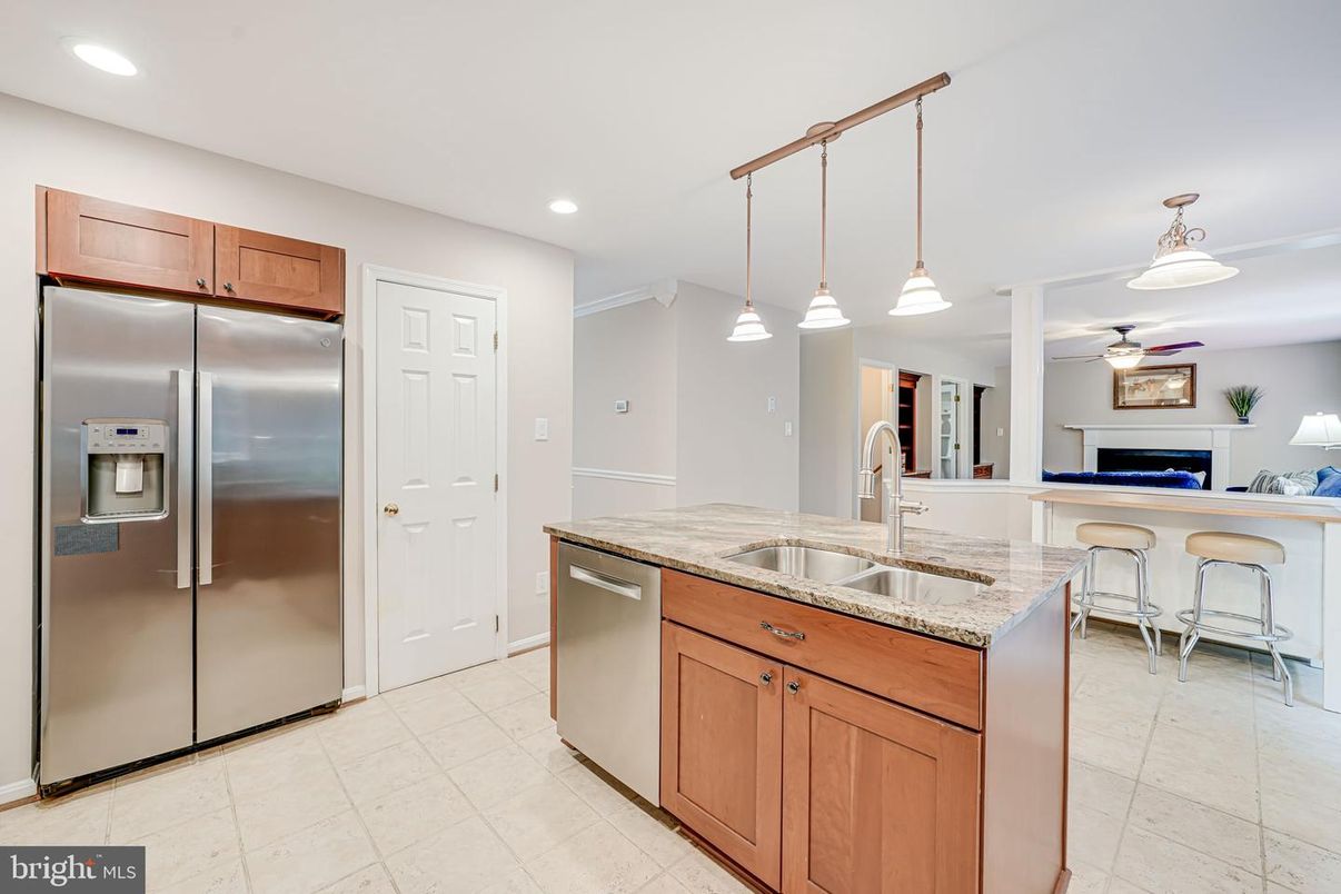 Interior, Kitchen, Pendant Lights, Recessed Lighting, Stainless Steel Appliances