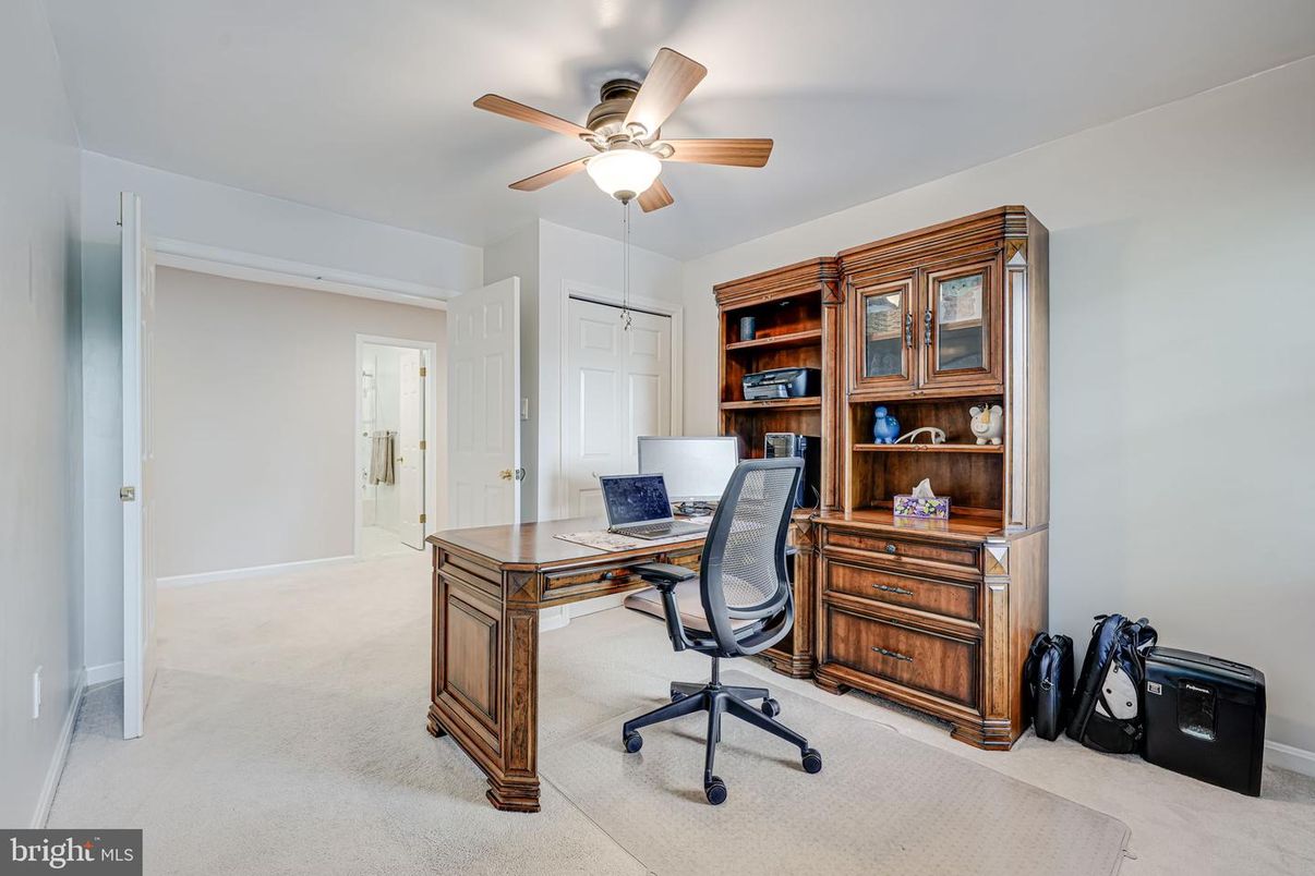 Home Office, Interior