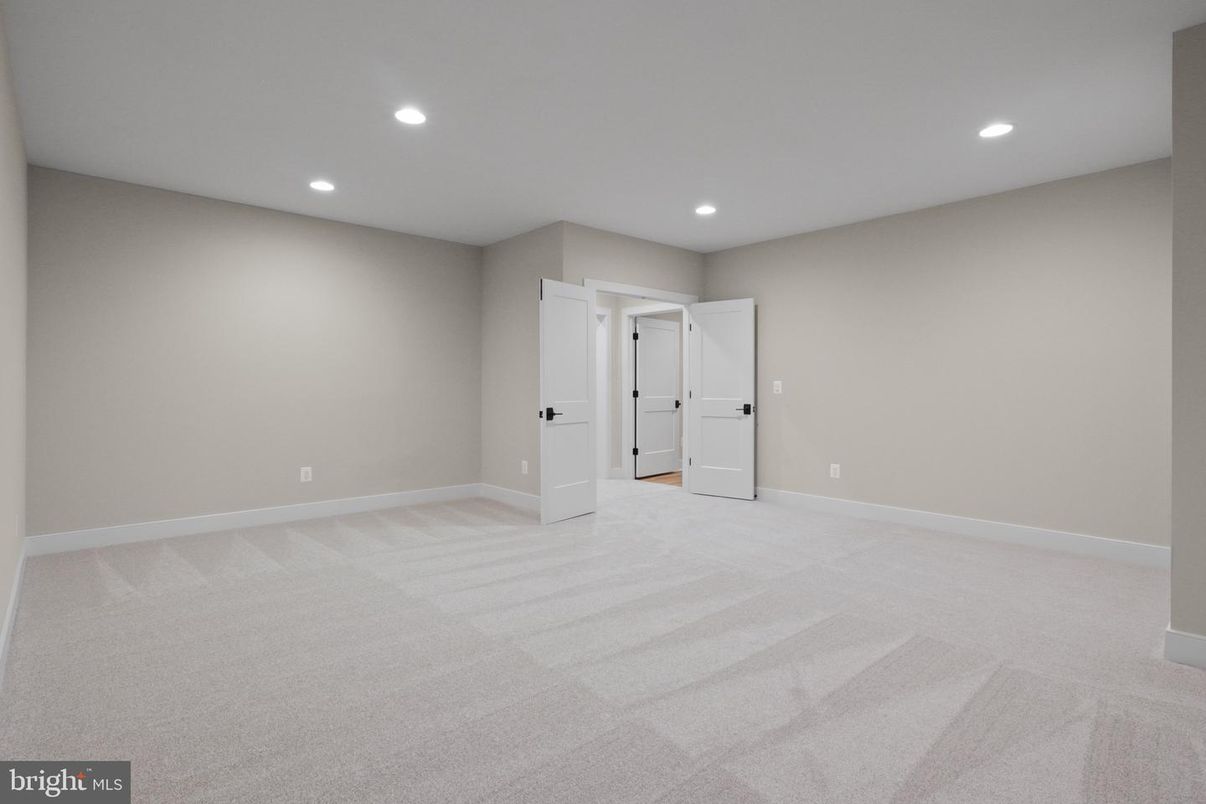 Empty room, Interior, Recessed Lighting