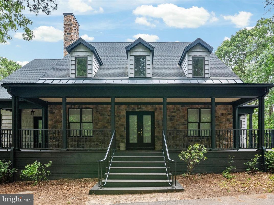 Exterior, Facade, Queen Anne Victorian