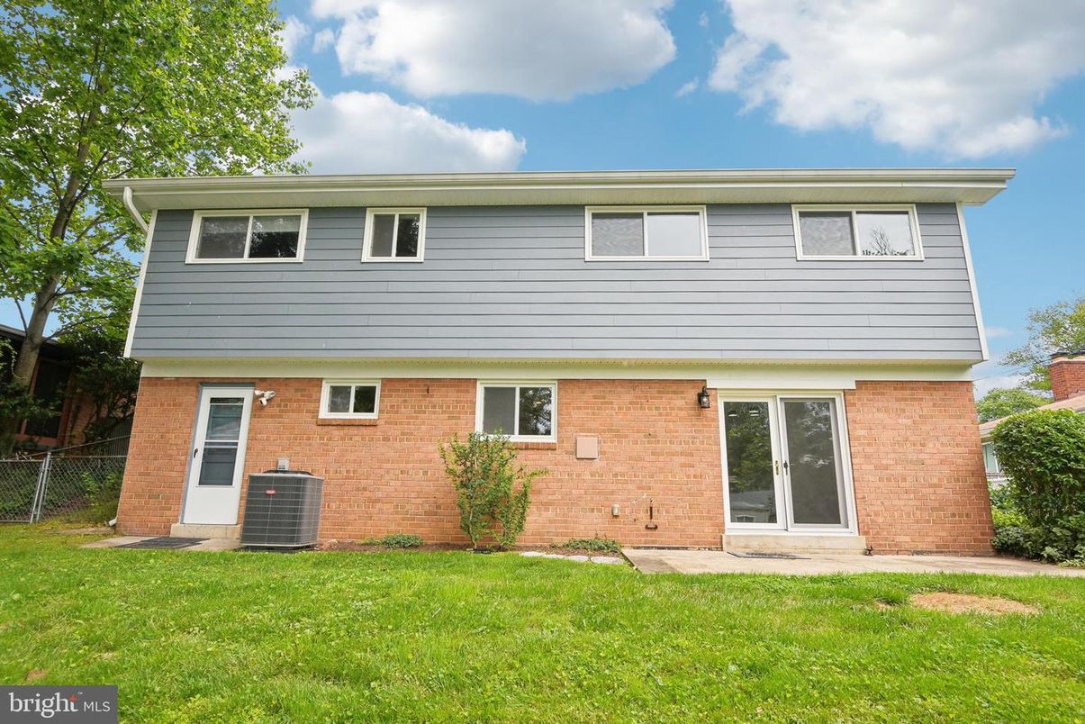 Exterior, Facade, Brick Facade, Split Level