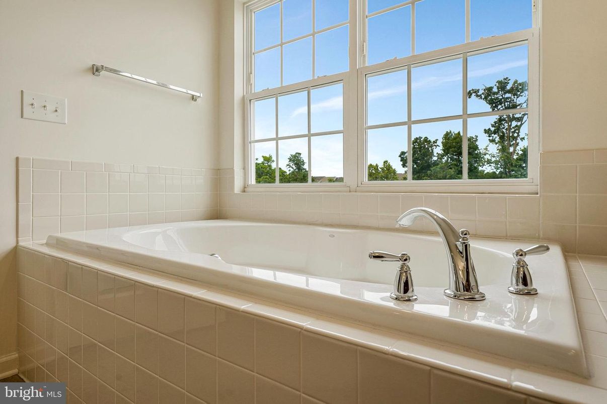 Bathroom, Interior, Tile Countertops