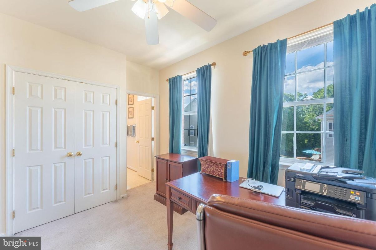 Home Office, Interior