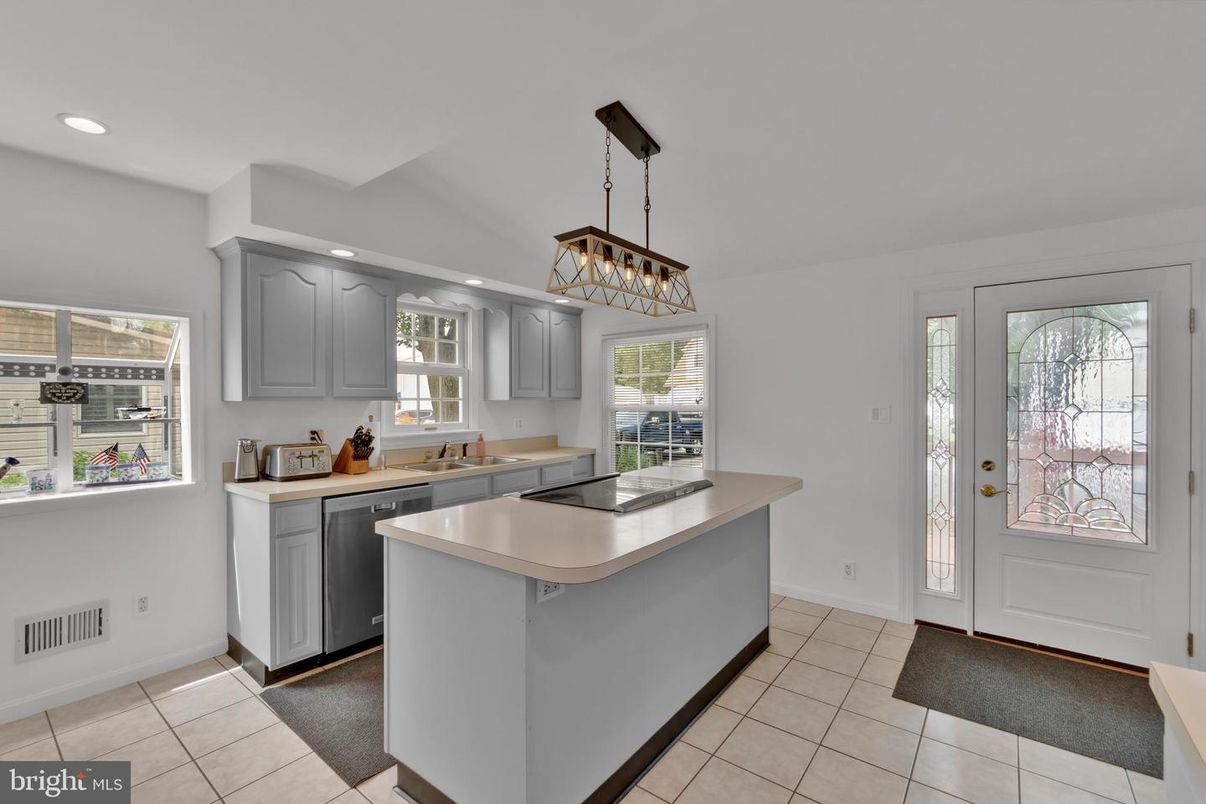 Interior, Kitchen, Pendant Lights, Recessed Lighting