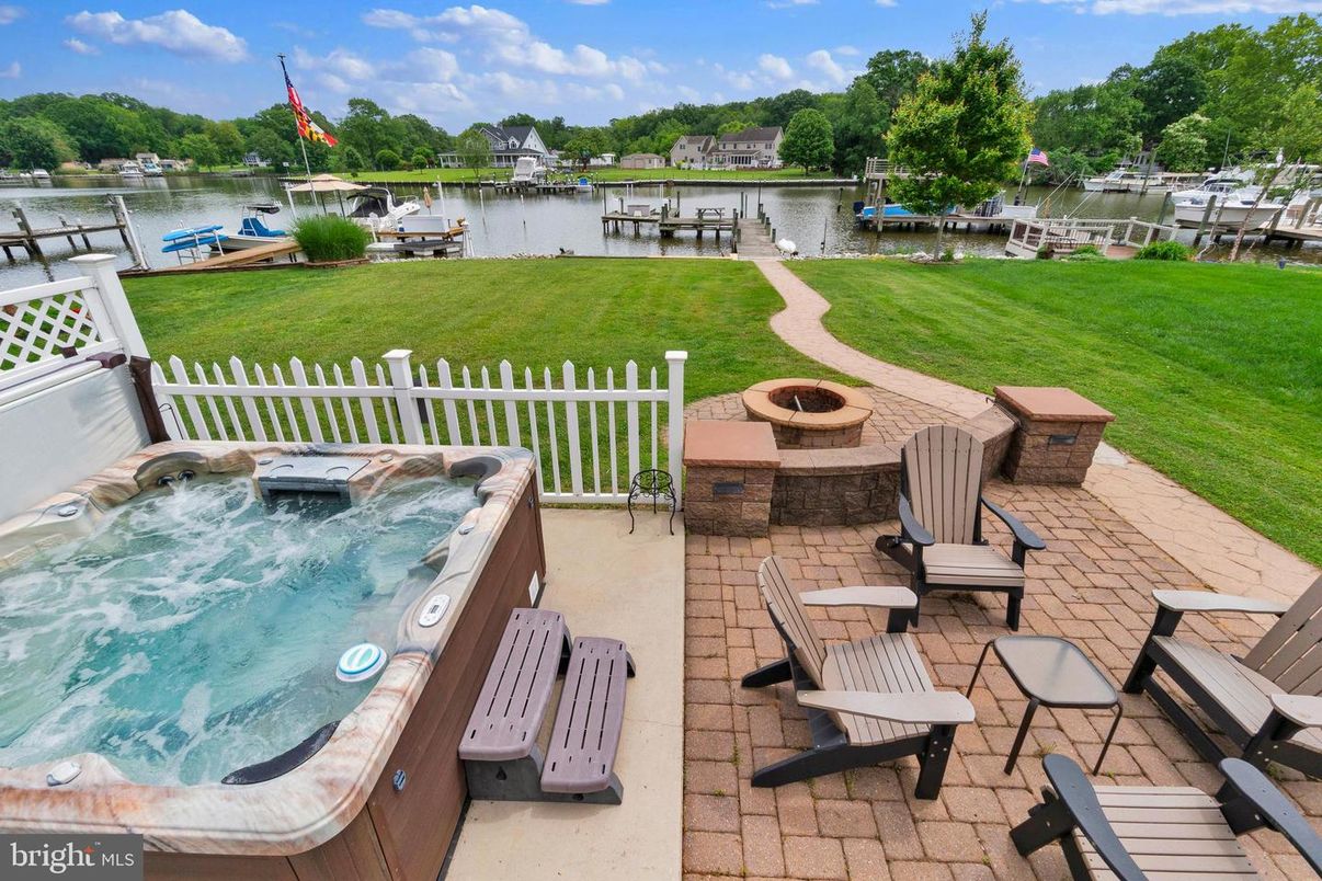 Exterior, Hot Tub, Water