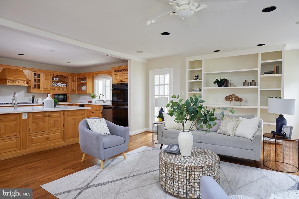 Interior, Kitchen, Living room, Recessed Lighting, Wood Texture Flooring