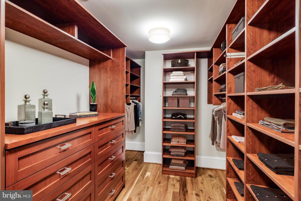 Interior, Walk-in Closets, Wood Texture Flooring