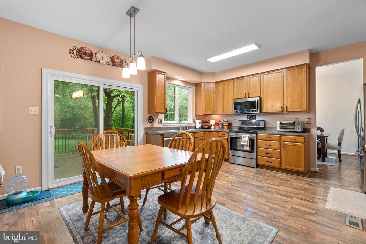 Dining room, Interior, Kitchen, Pendant Lights, Recessed Lighting, Wood Texture Flooring