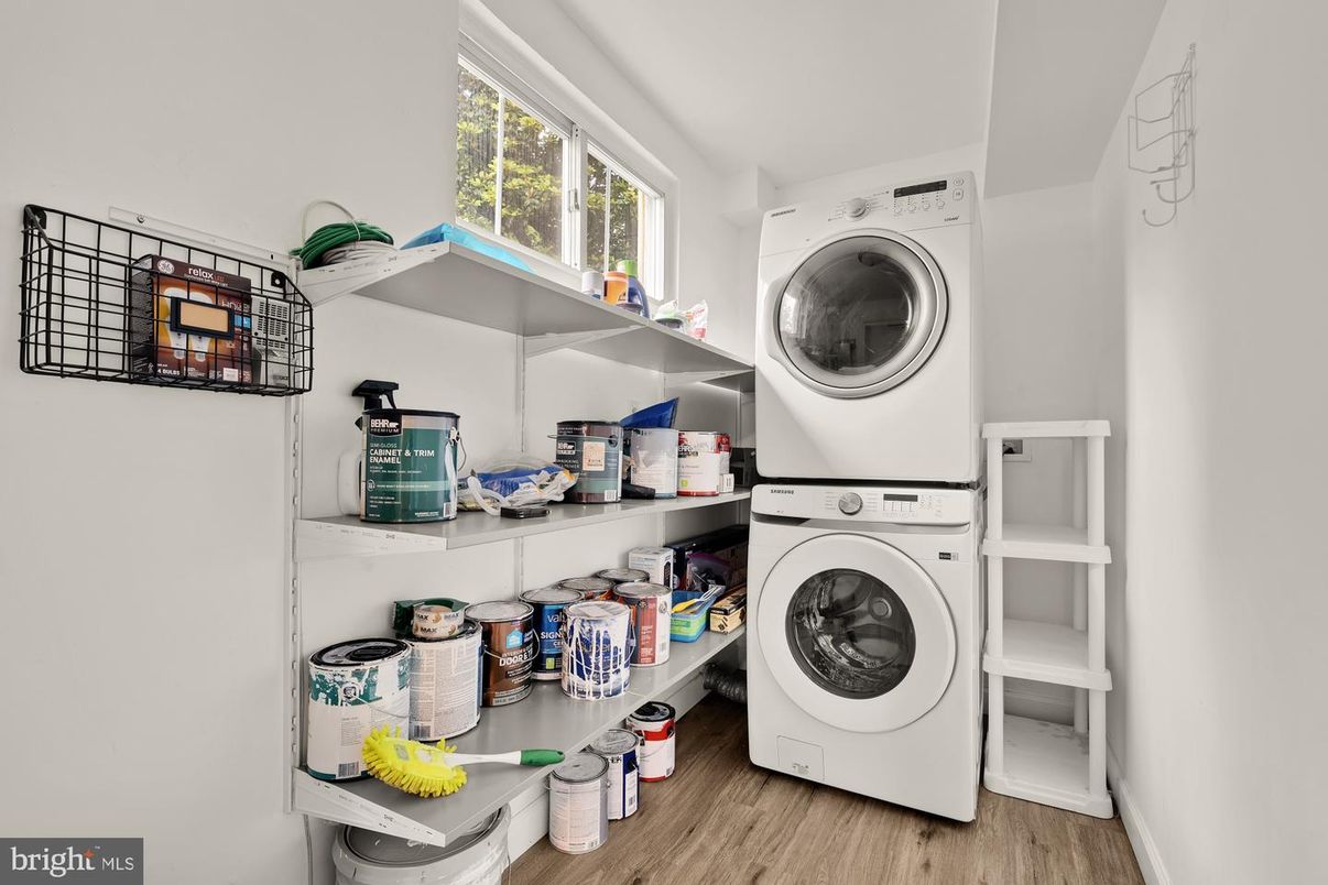 Interior, Utility Closets, Washer, Wood Texture Flooring