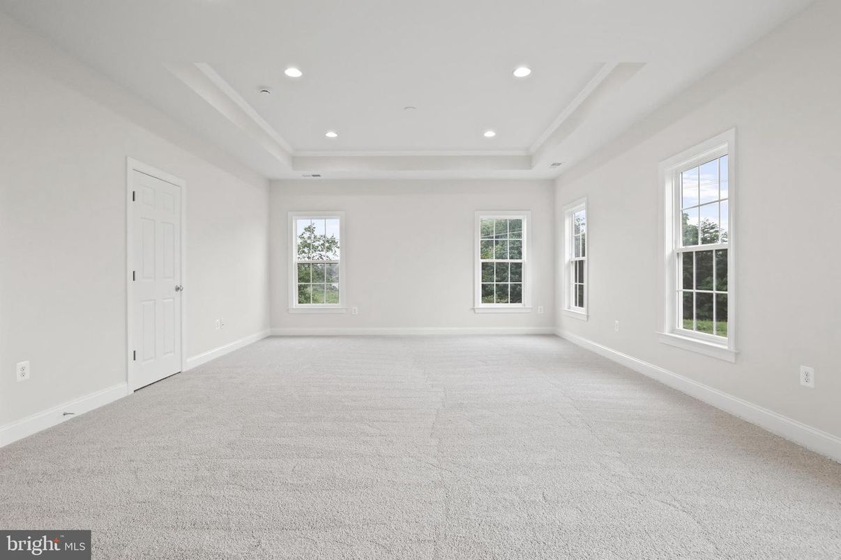 Empty room, Interior, Recessed Lighting