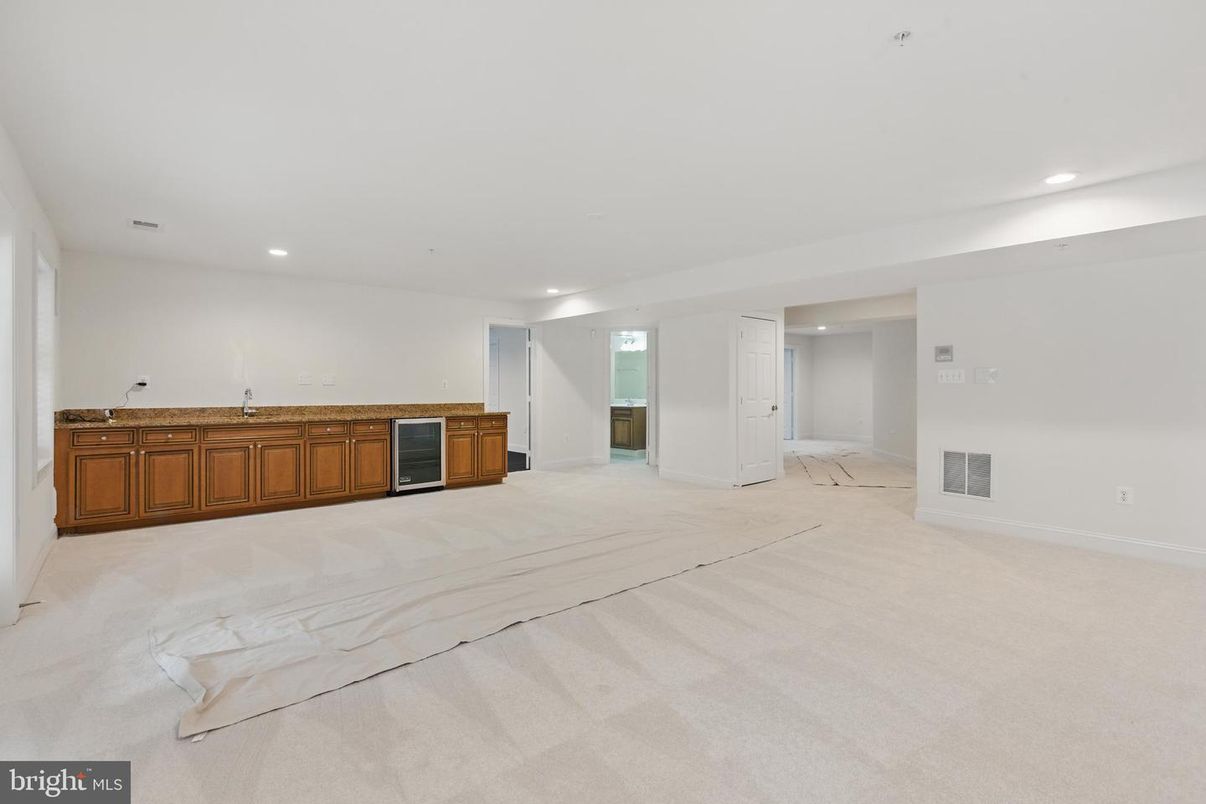 Empty room, Interior, Recessed Lighting