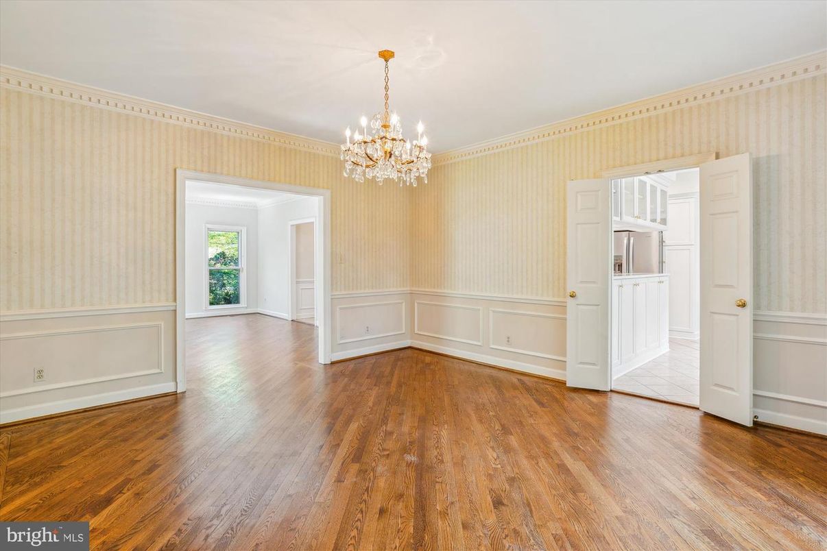 Chandelier, Empty room, Interior, Wood Texture Flooring