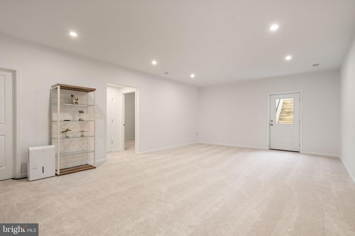 Empty room, Interior, Recessed Lighting