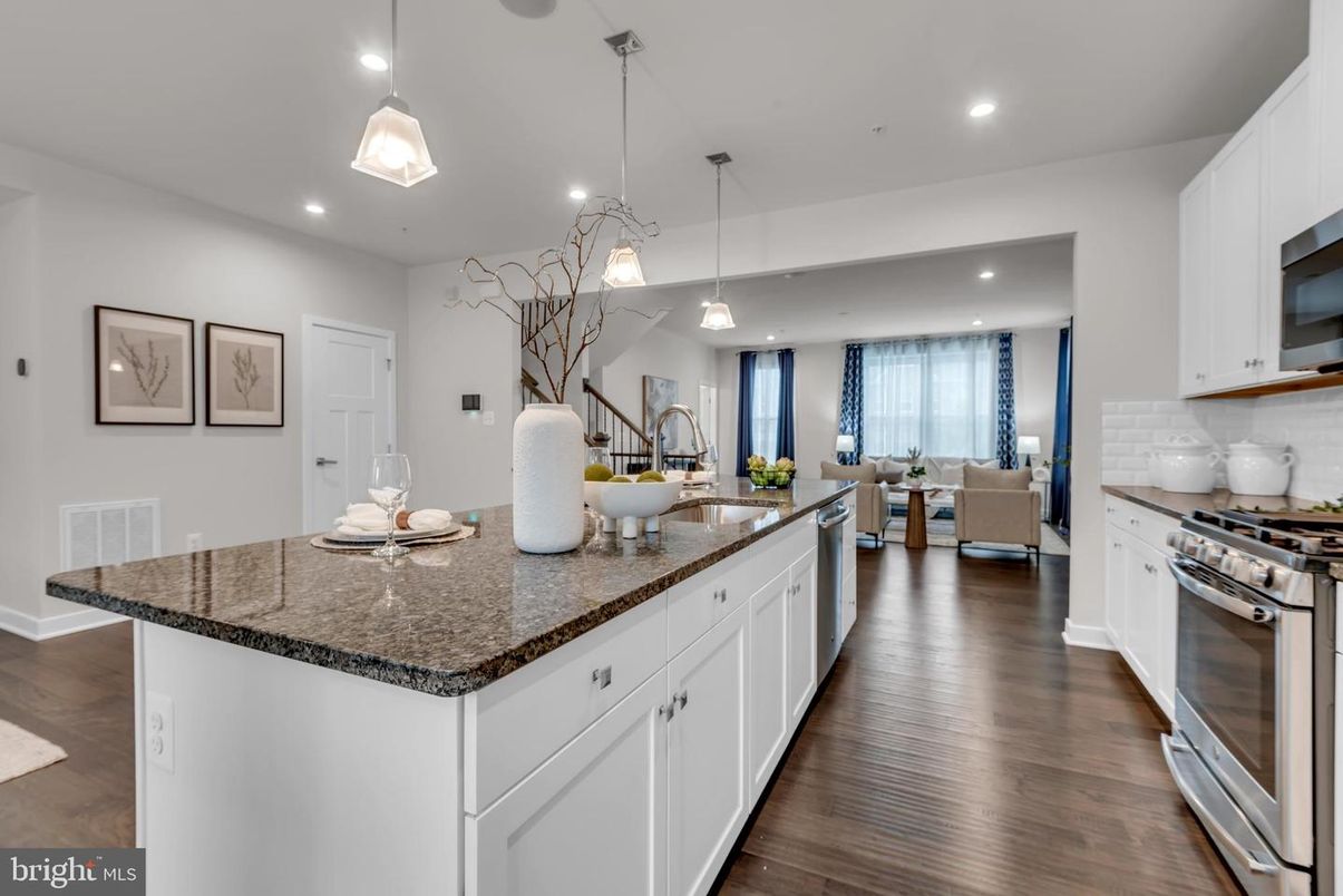 Dining room, Interior, Kitchen, Living room, Pendant Lights, Recessed Lighting, Stainless Steel Appliances, Wood Texture Flooring